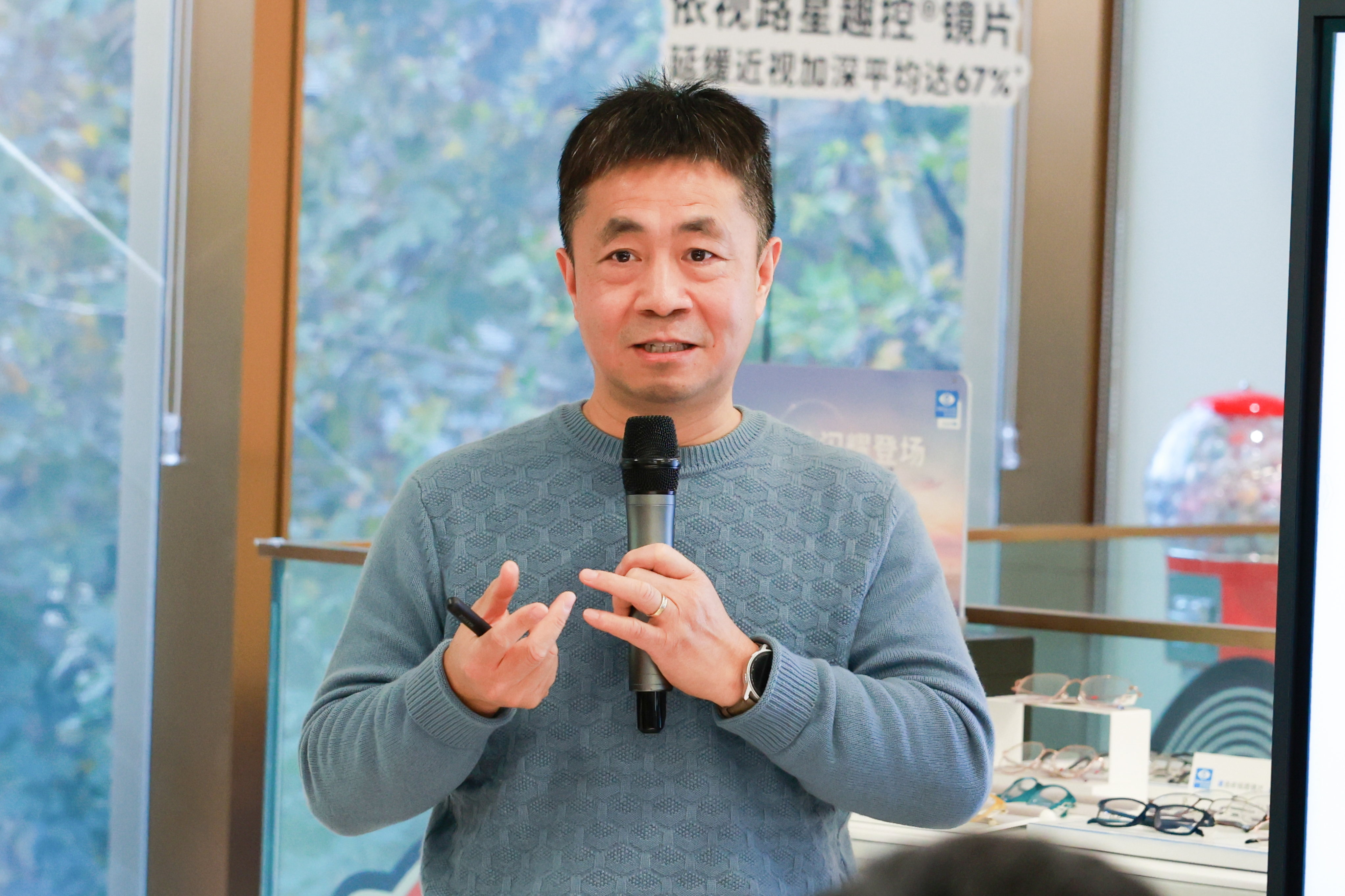 易凌峰.jpg